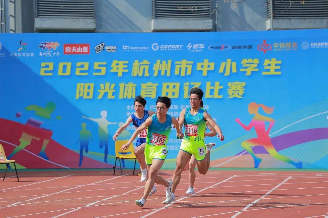 她以其迅捷 她以其迅捷